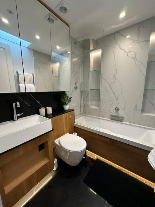 Flat 3 7a Lavender Hill Londra